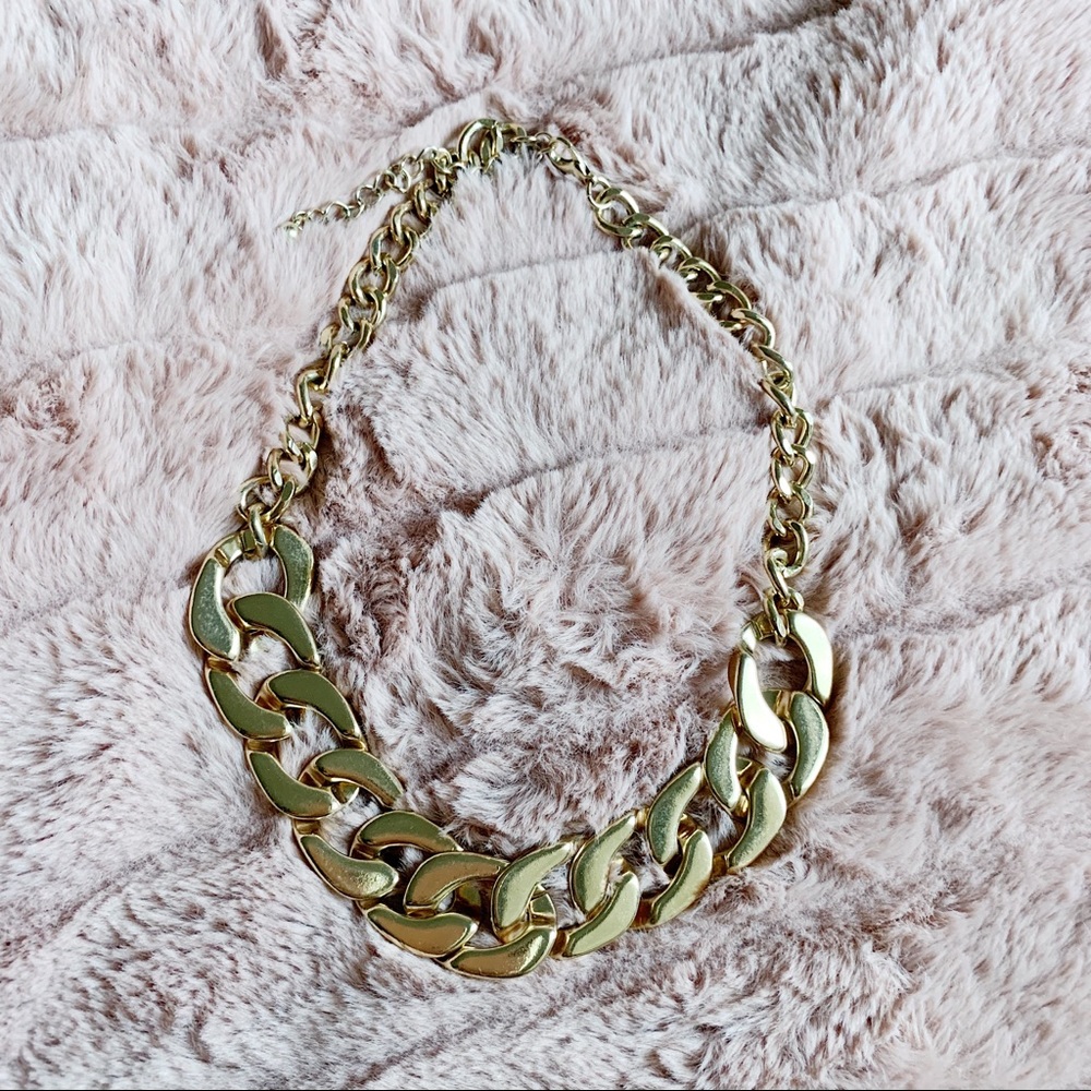 gold chained necklace